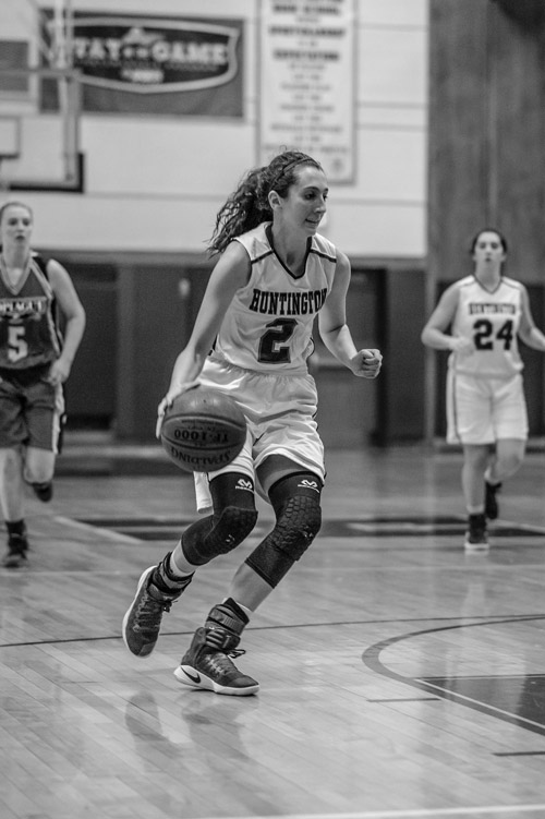 Alexandra Heuwetter has the ball for Huntington. (Darin Reed photo.)