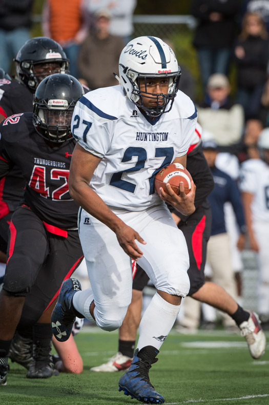 Eric Sands gobbles up yardage for Huntington