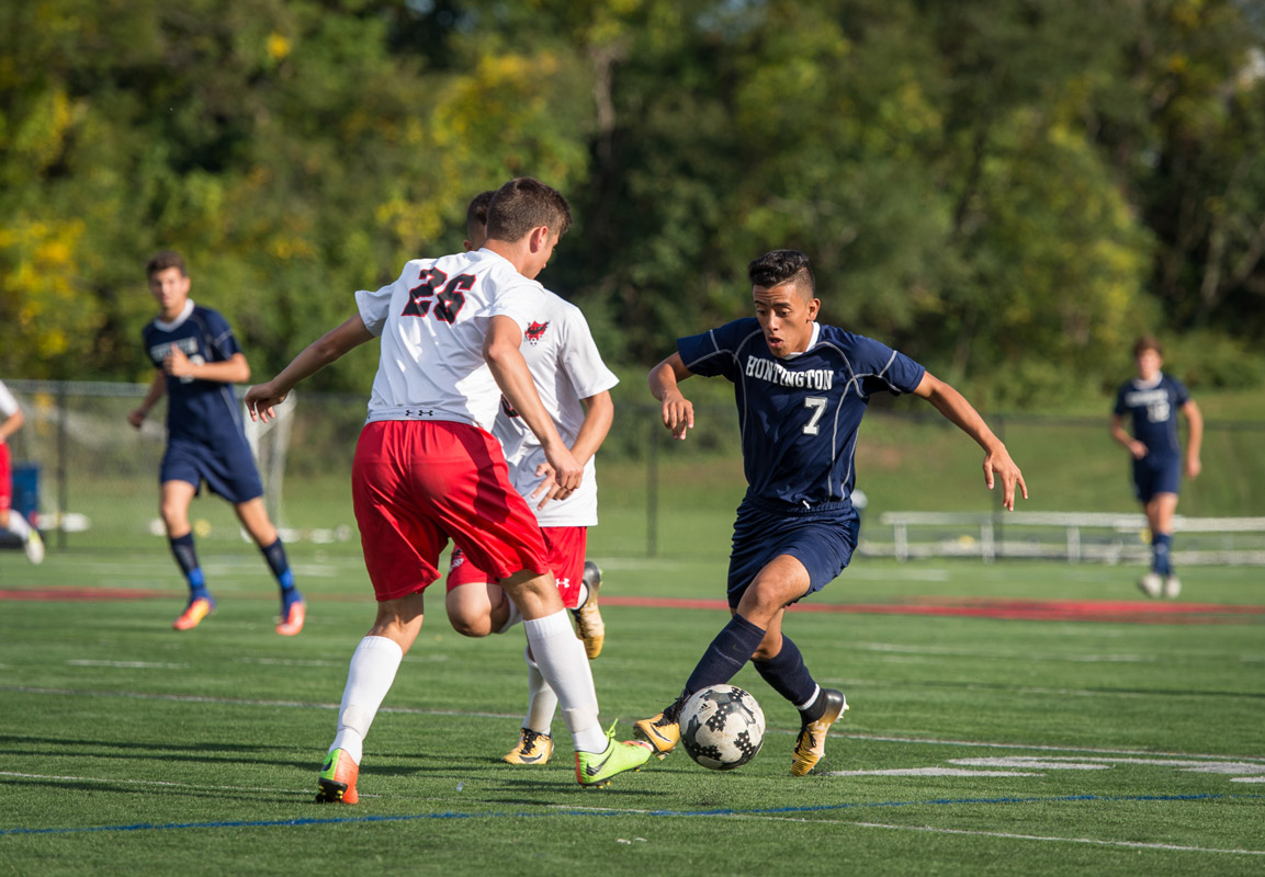 Freddy Amador with the ball