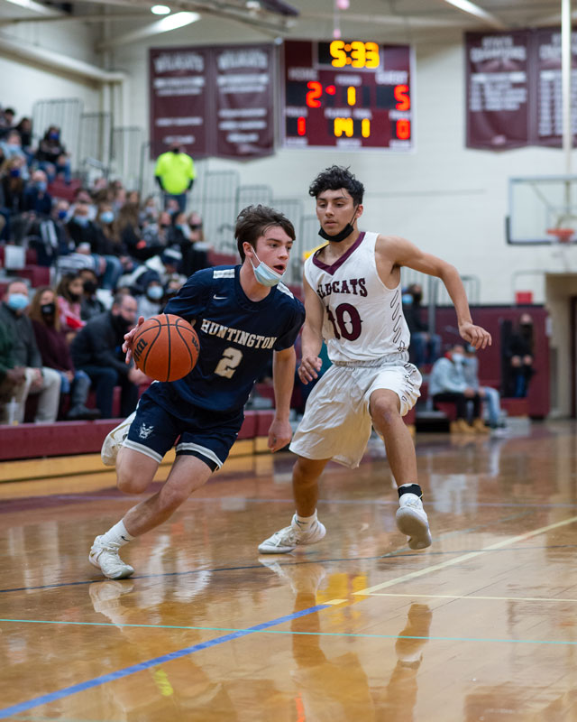 Dylan Coleman dribbles around the defense. (Darin Reed photo.)