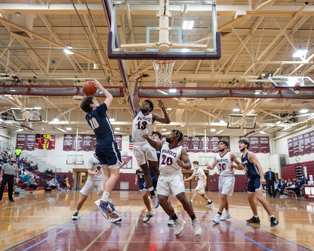 Junior Hunter Borenstein played another great game with nine points and tough defense. (Darin Reed photo.)