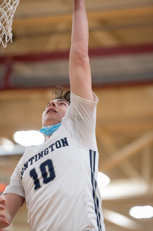 Hunter Borenstein's mask slipped down as he went to the basket. (Darin Reed photo.)