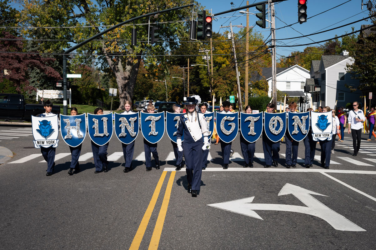 Here come the Blue Devils. (Darin Reed photo.)