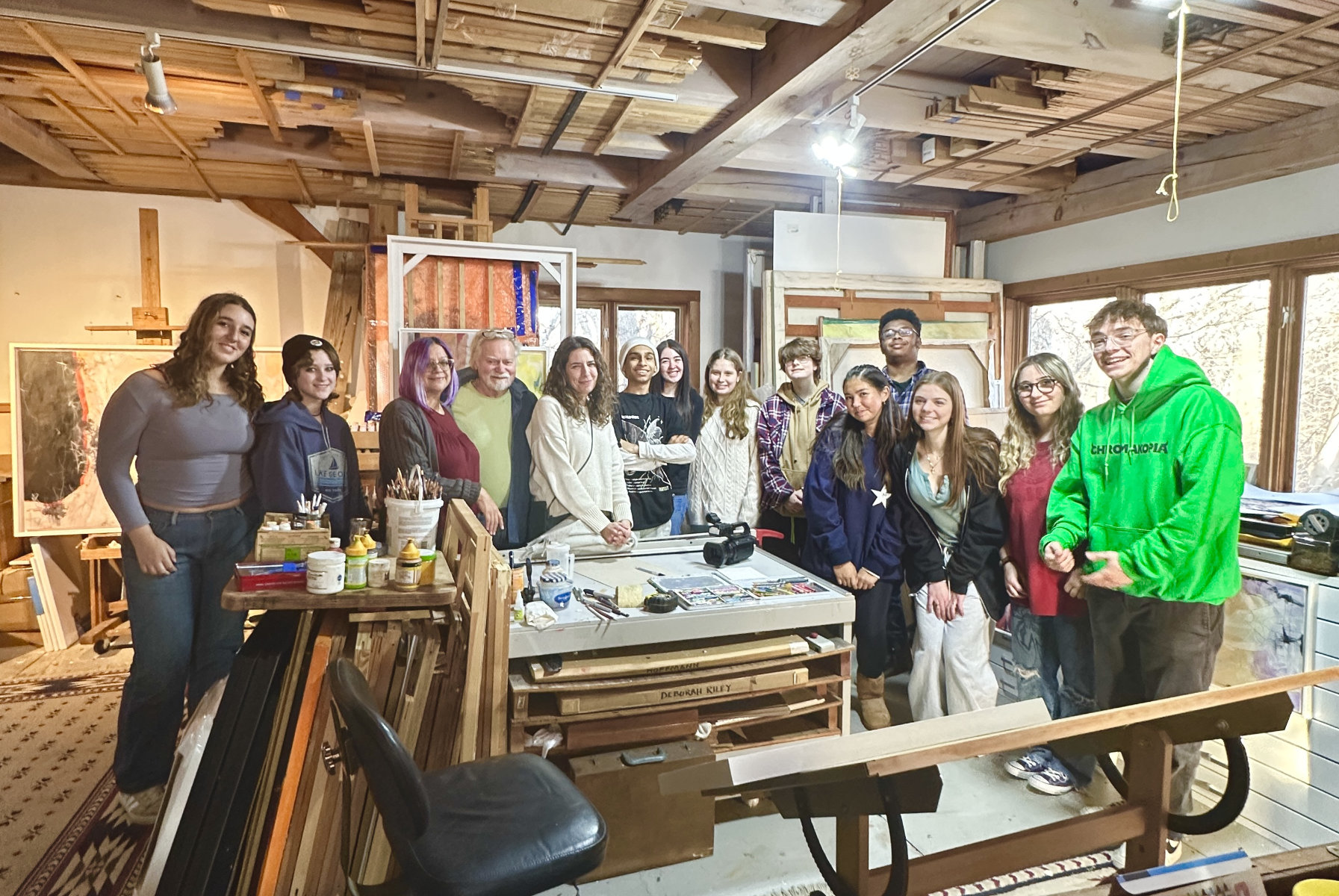  Dan Welden with Huntington teachers and students in his studio.