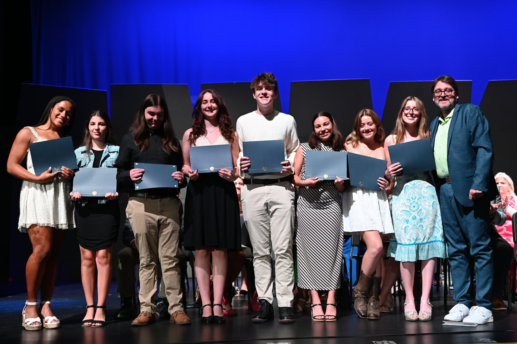  Drama club advisor Michael Schwendemann with the top senior actors and actresses   