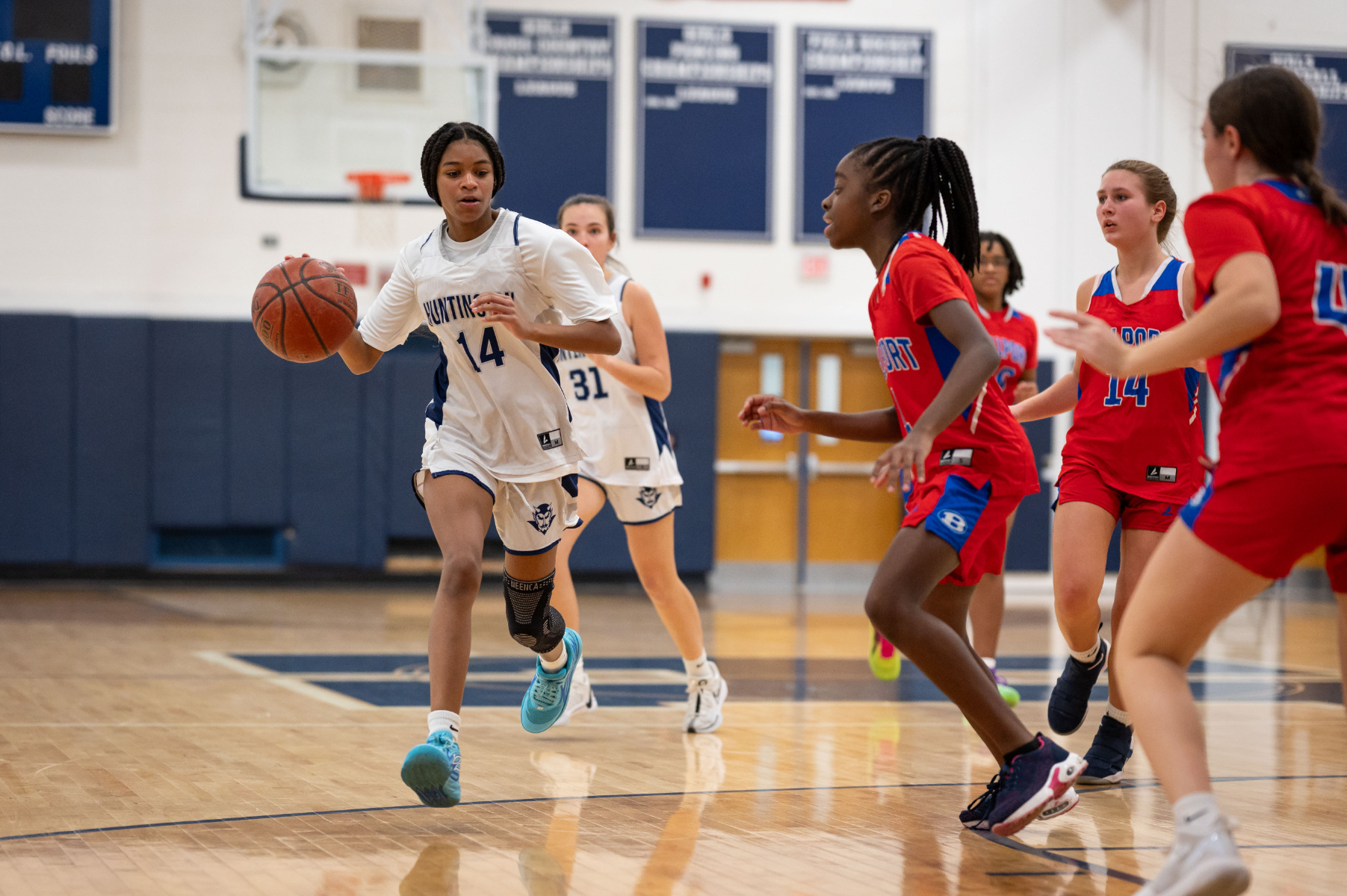 Justina Hlenski dribbles the ball down court for Huntington. (Darin Reed photo.)