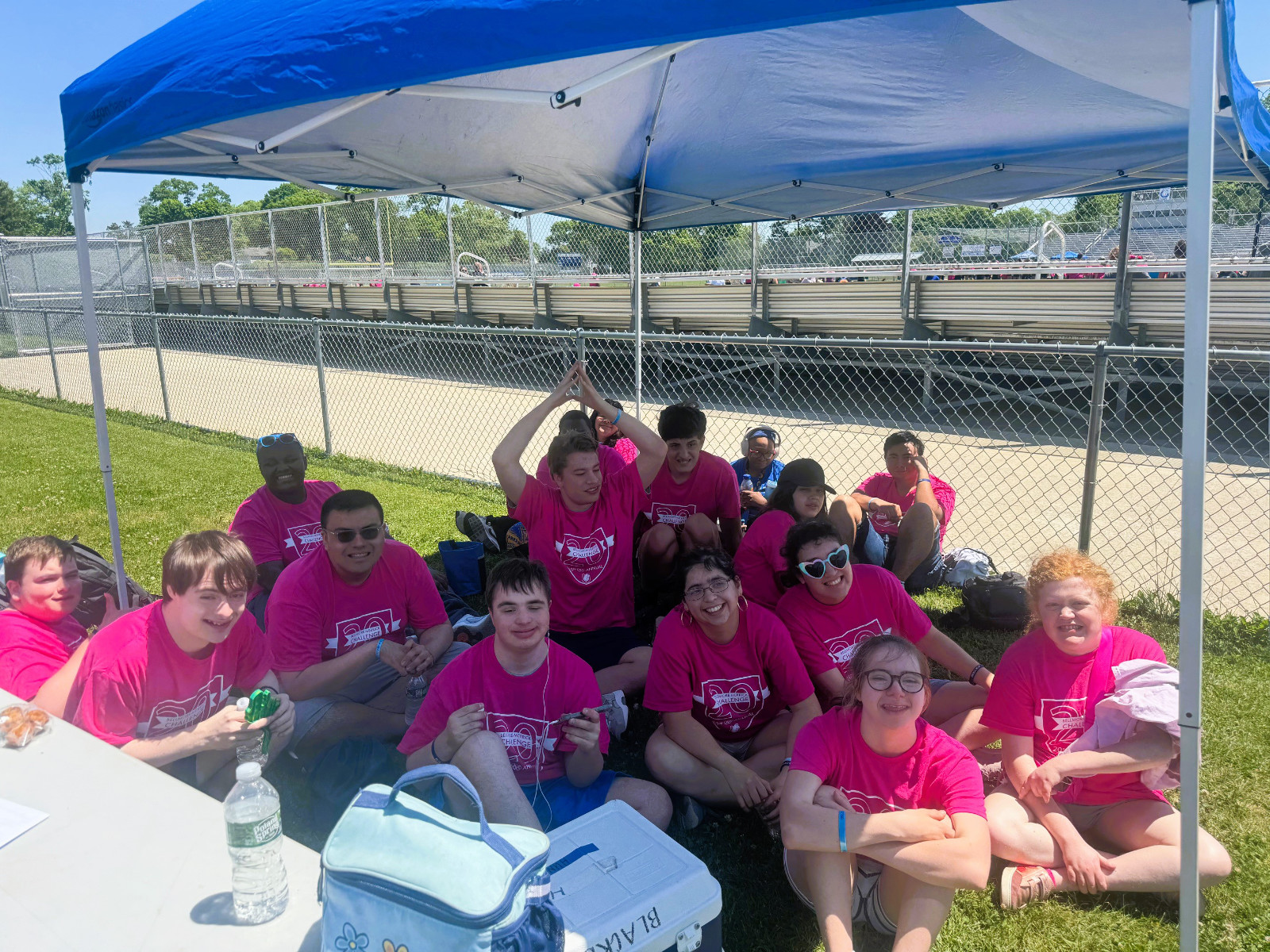  The Blue Devils take refuge from the hot sun. 