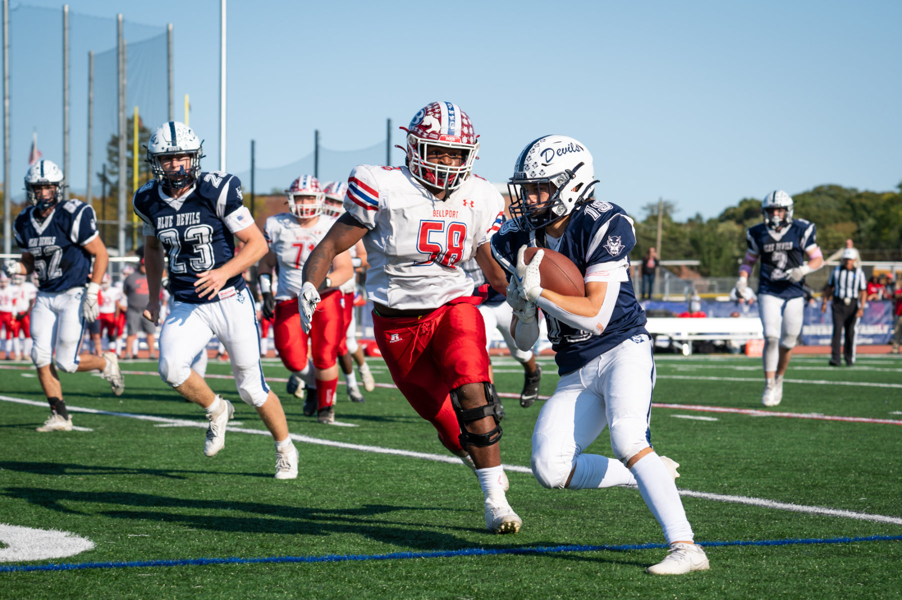  Tommy Kline evades the defense. (Darin Reed photo.) 