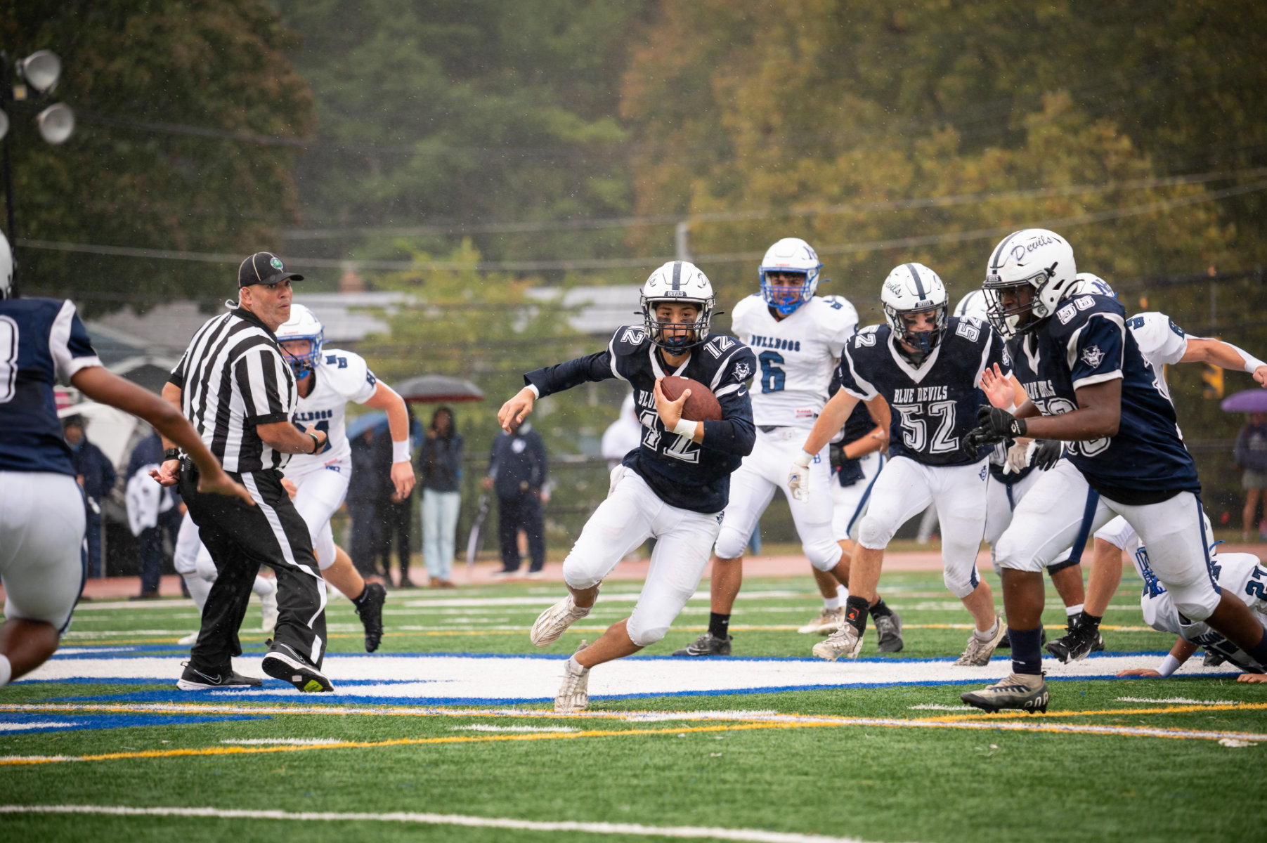  Huntington quarterback Jacob Guzzik proved elusive in running for 301 yards on 17 carries. (Darin Reed photo.)