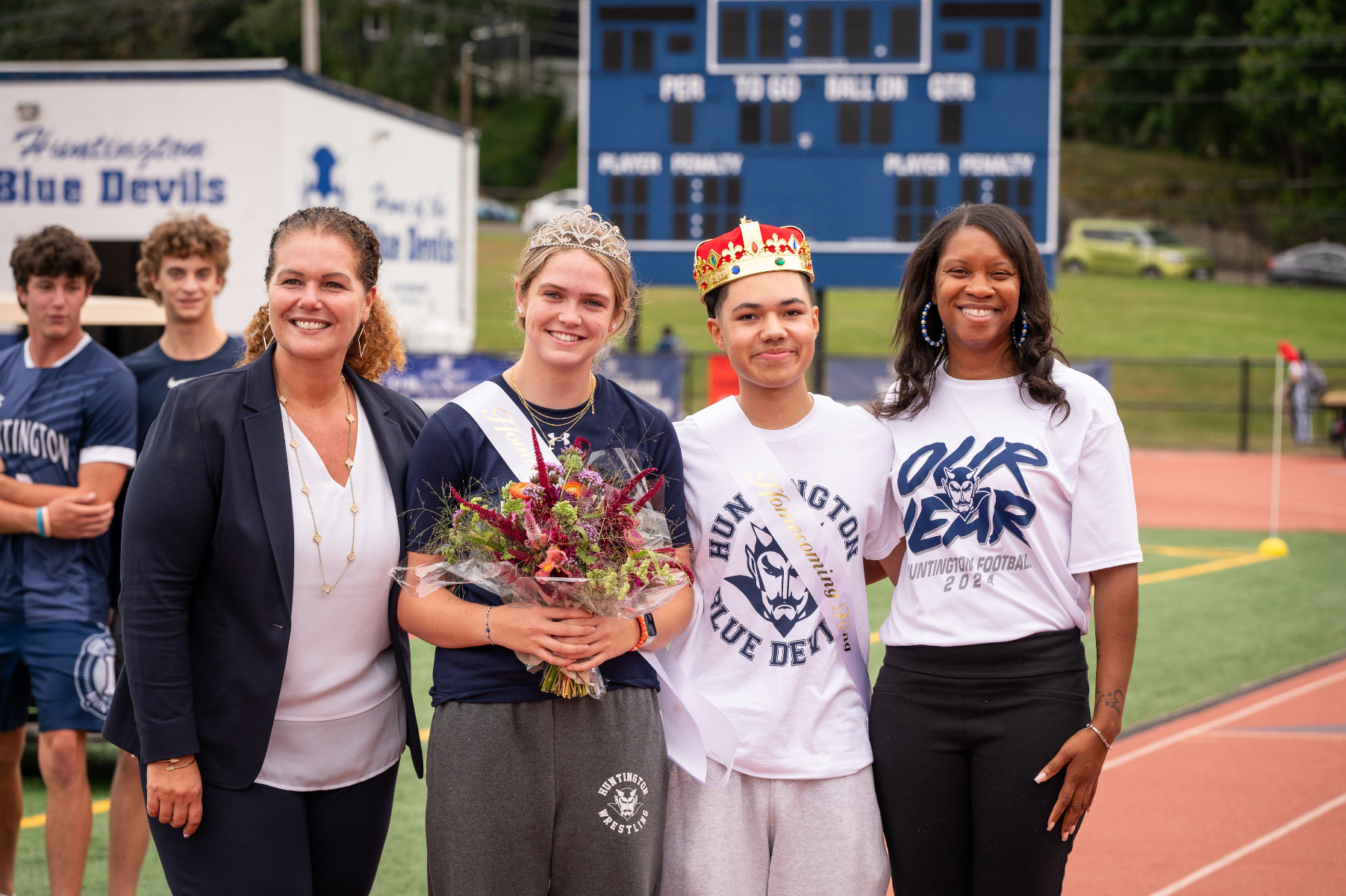  Homecoming king and queen Iverson Menjivar and Lauren Donaghy with Supt. Beth McCoy and Prin. Rochelle Brown. (Darin Reed photo.)  