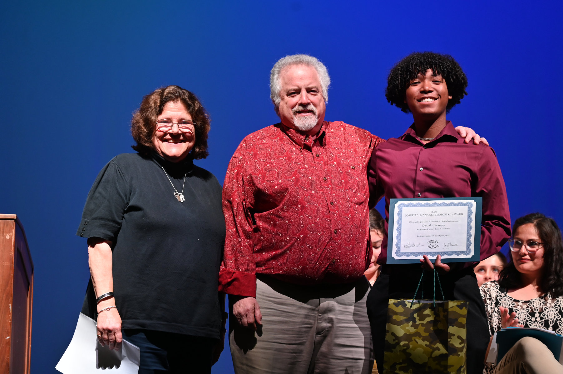 DeAndre Simmons with Anne and Glen Manaker at the awards ceremony