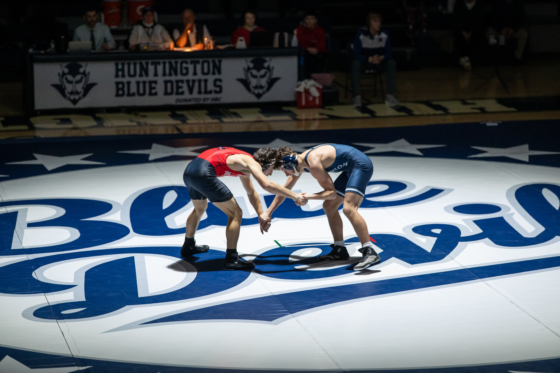 Joe Conklin (right) fights for hand control. (Darin Reed photo.)