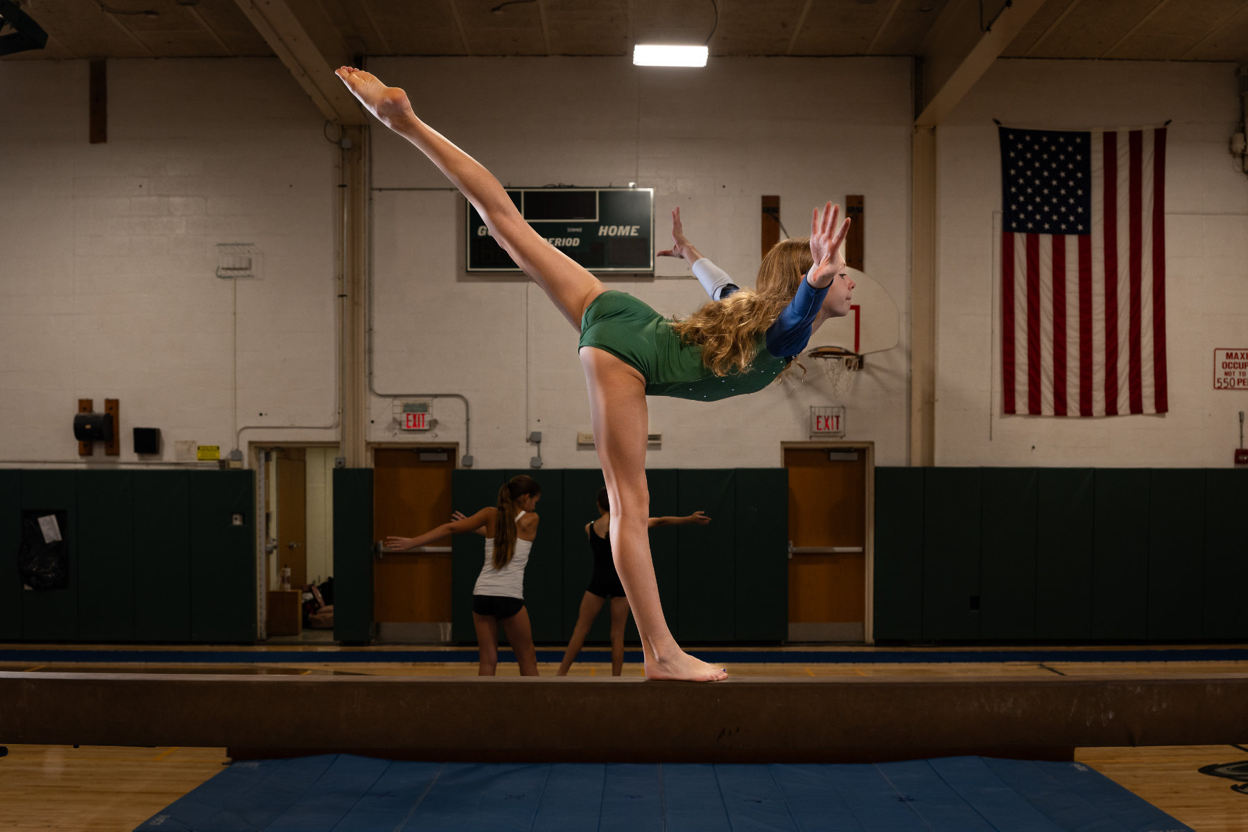 Khloe Bedell on the balance beam. (Darin Reed photo.)