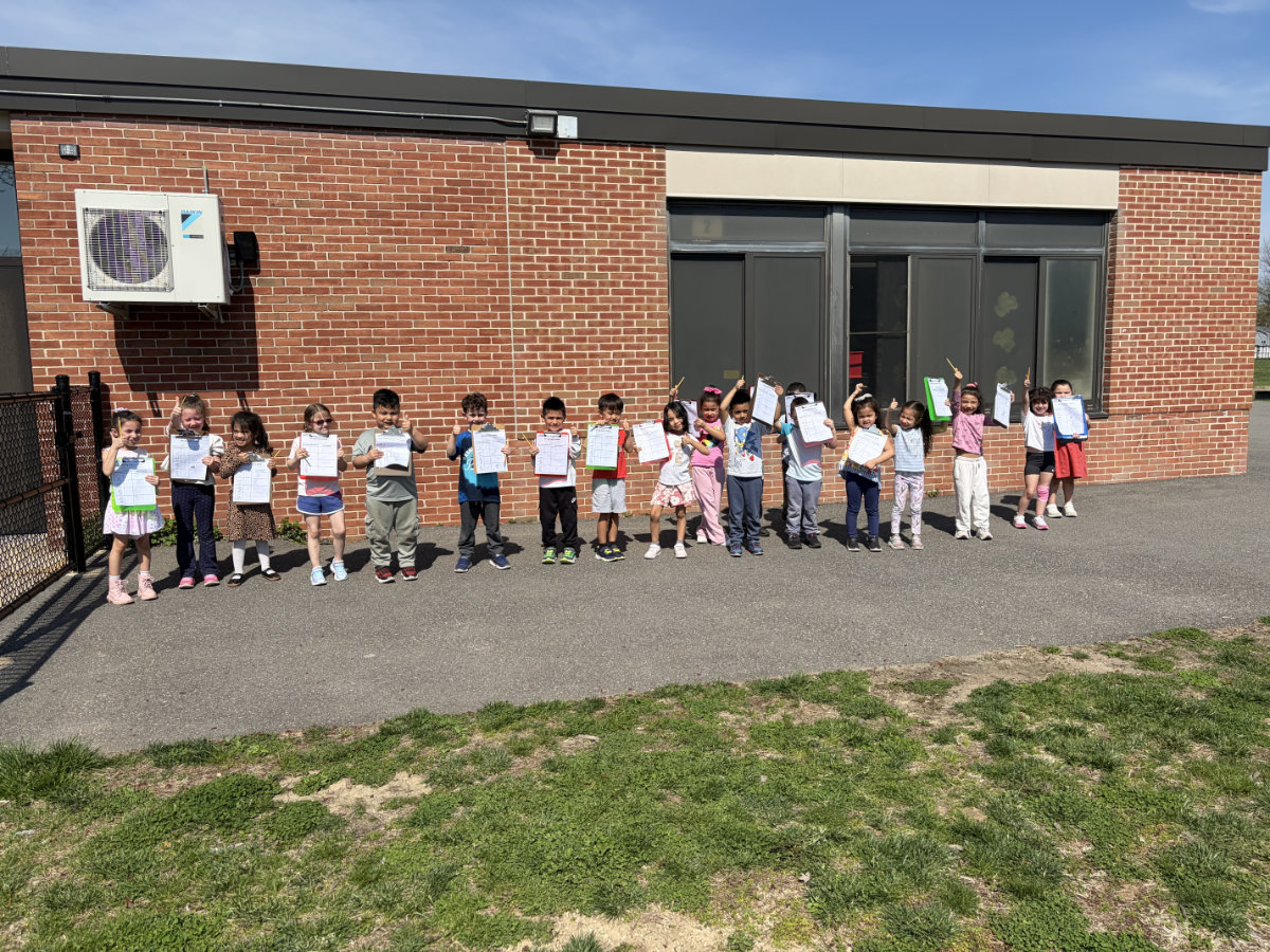  Washington School students enjoyed an outdoor lesson on the five senses.    