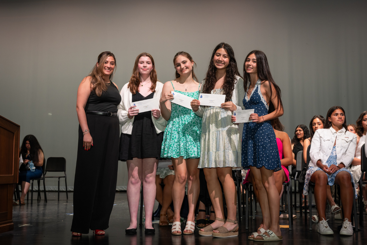  Ruth Escobar with Kiera McGuire, Louisa Skrobela, Erika Hernandez Veliz and Charlotte Cassatto.  