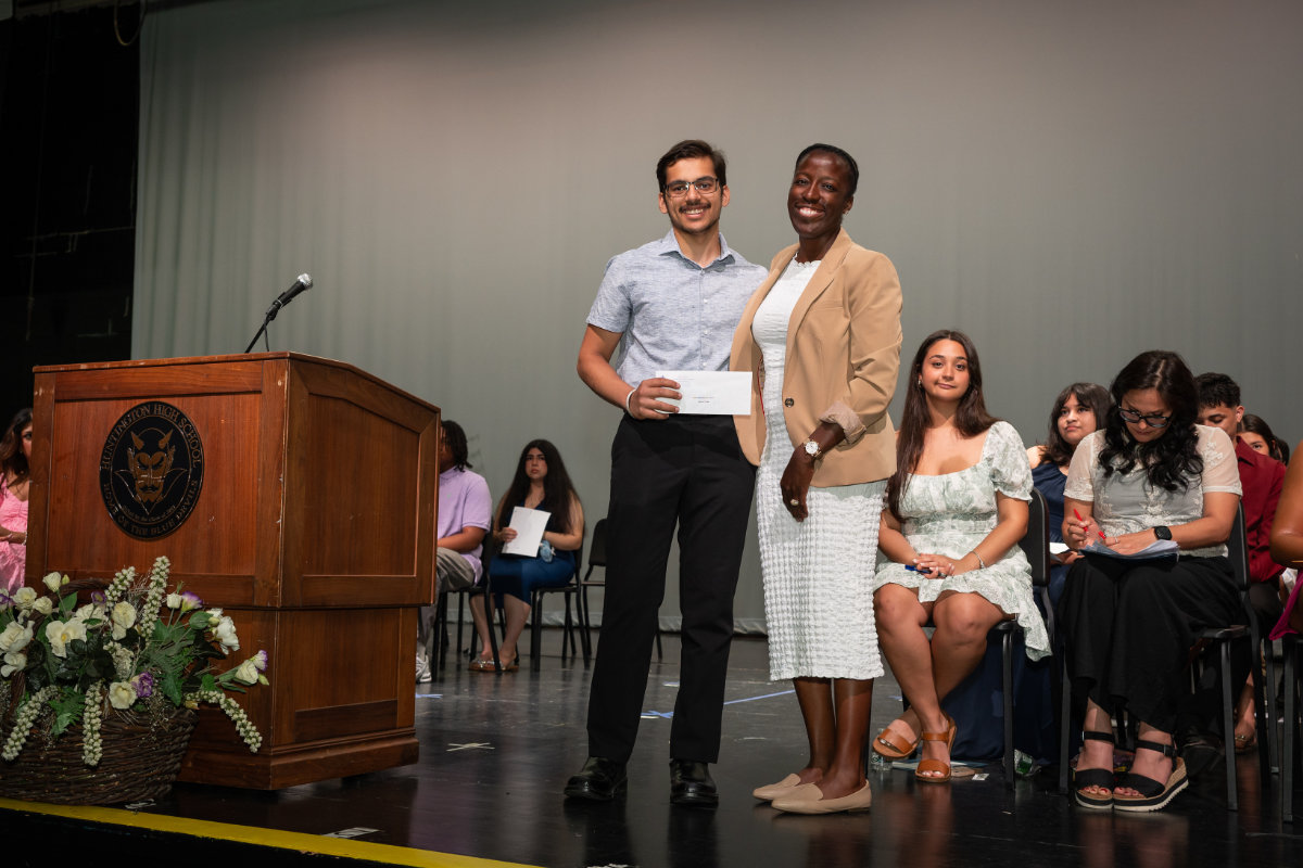  Robert Buchanan Award recipient Jaipreet Singh with counselor Dr. Daphne Ali. (Darin Reed photo.)  