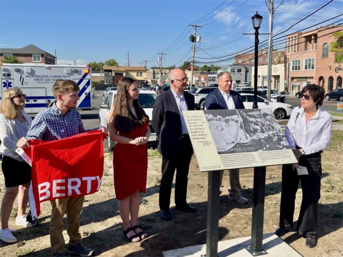 The new Teddy Roosevelt speech marker is unveiled.