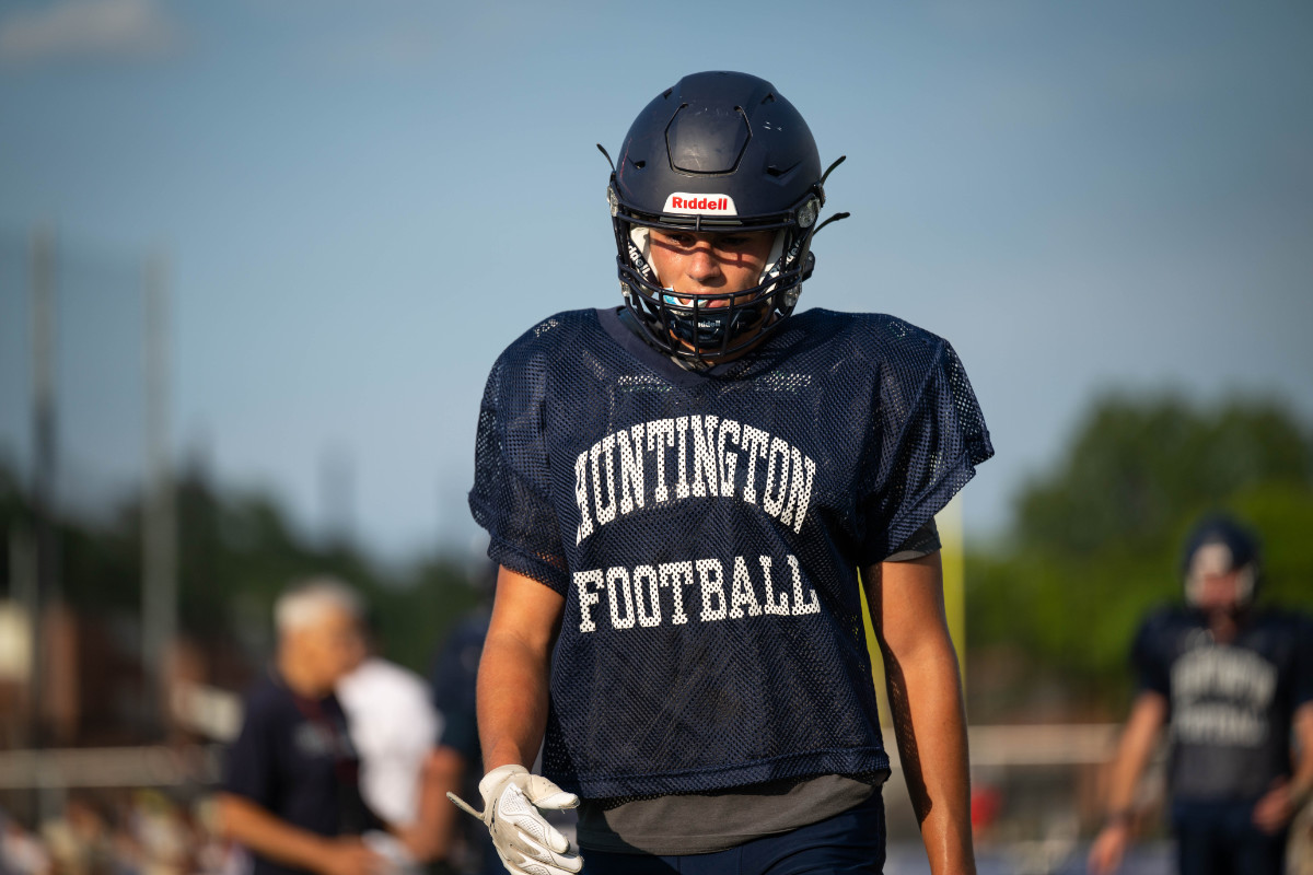  The Huntington football team had a multi-team scrimmage last Friday. (Darin Reed photo)  