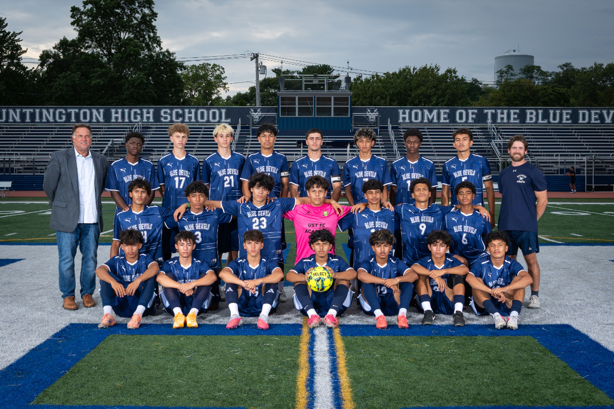  The Huntington varsity boys' soccer team is ranked No. 2 in the state. (Darrin Reed photo.)  